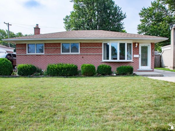 2077 Pagel Avenue, Lincoln Park, MI 48146
