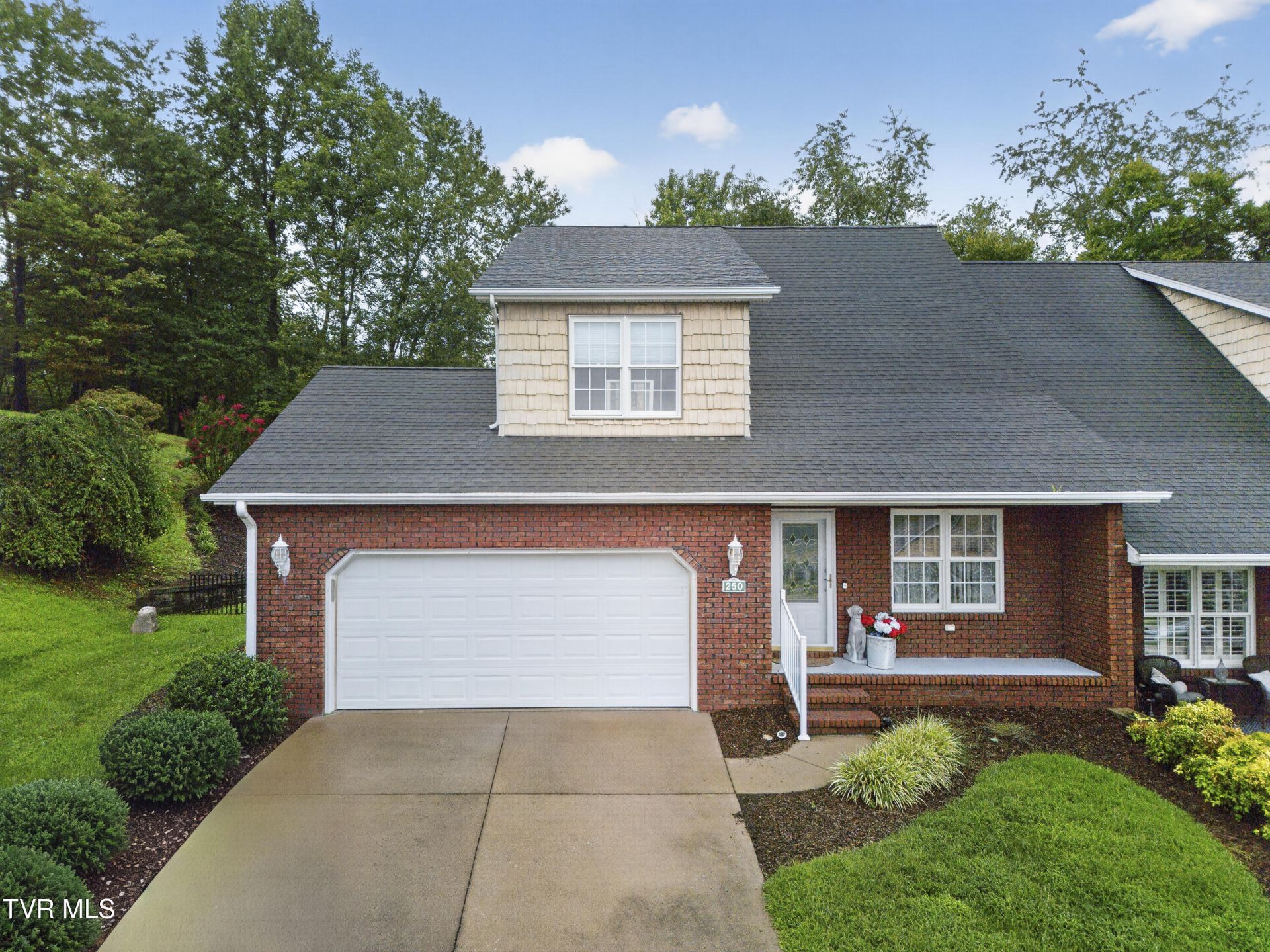 250 Saint Andrews Drive, Bristol, VA 24202 Main Photo