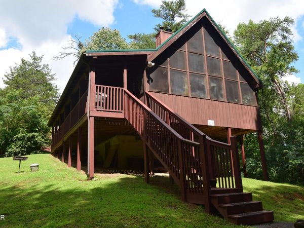 1502 Ridgecrest Drive , Sevierville, TN 37876