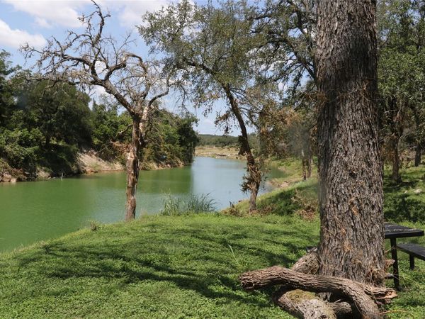 1610 Paradise PKWY, Canyon Lake, TX 78133
