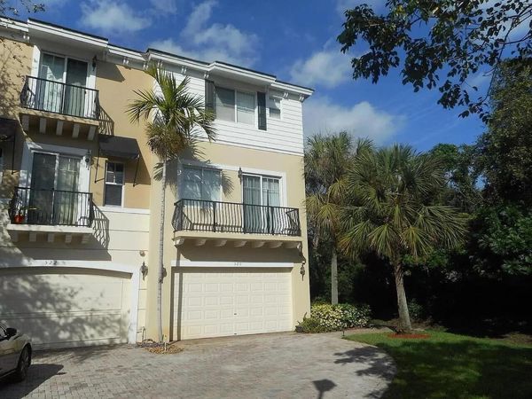 520 NW 39TH Circle, Boca Raton, FL 33431