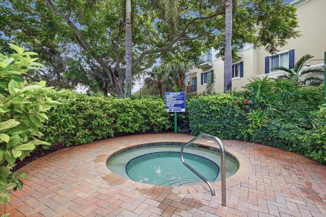 520 NW 39th Circle, Boca Raton, FL 33431 Photo