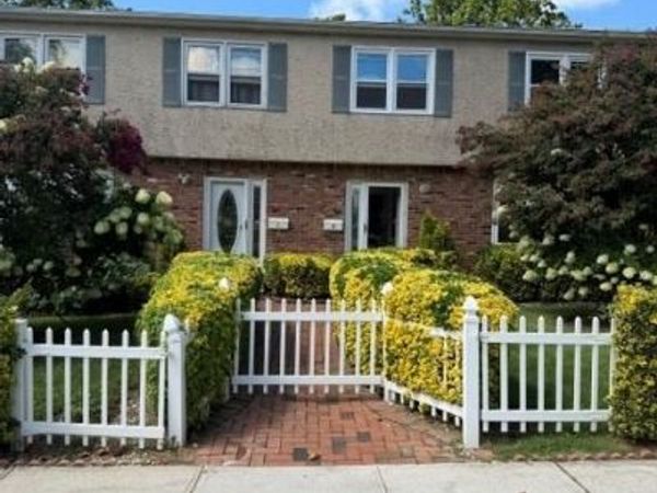 11 Chestnut Street , Glen Cove, NY 11542