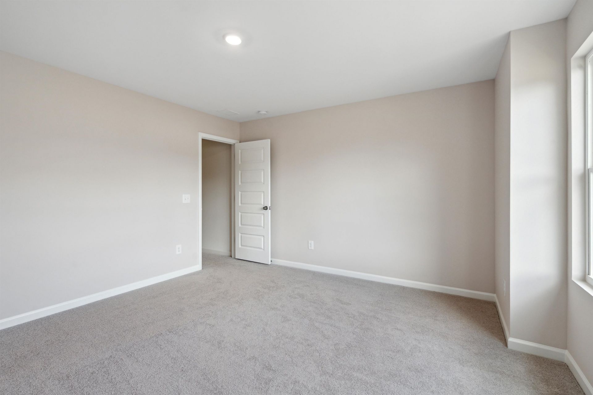 258 Lockland Dr Photo 15
