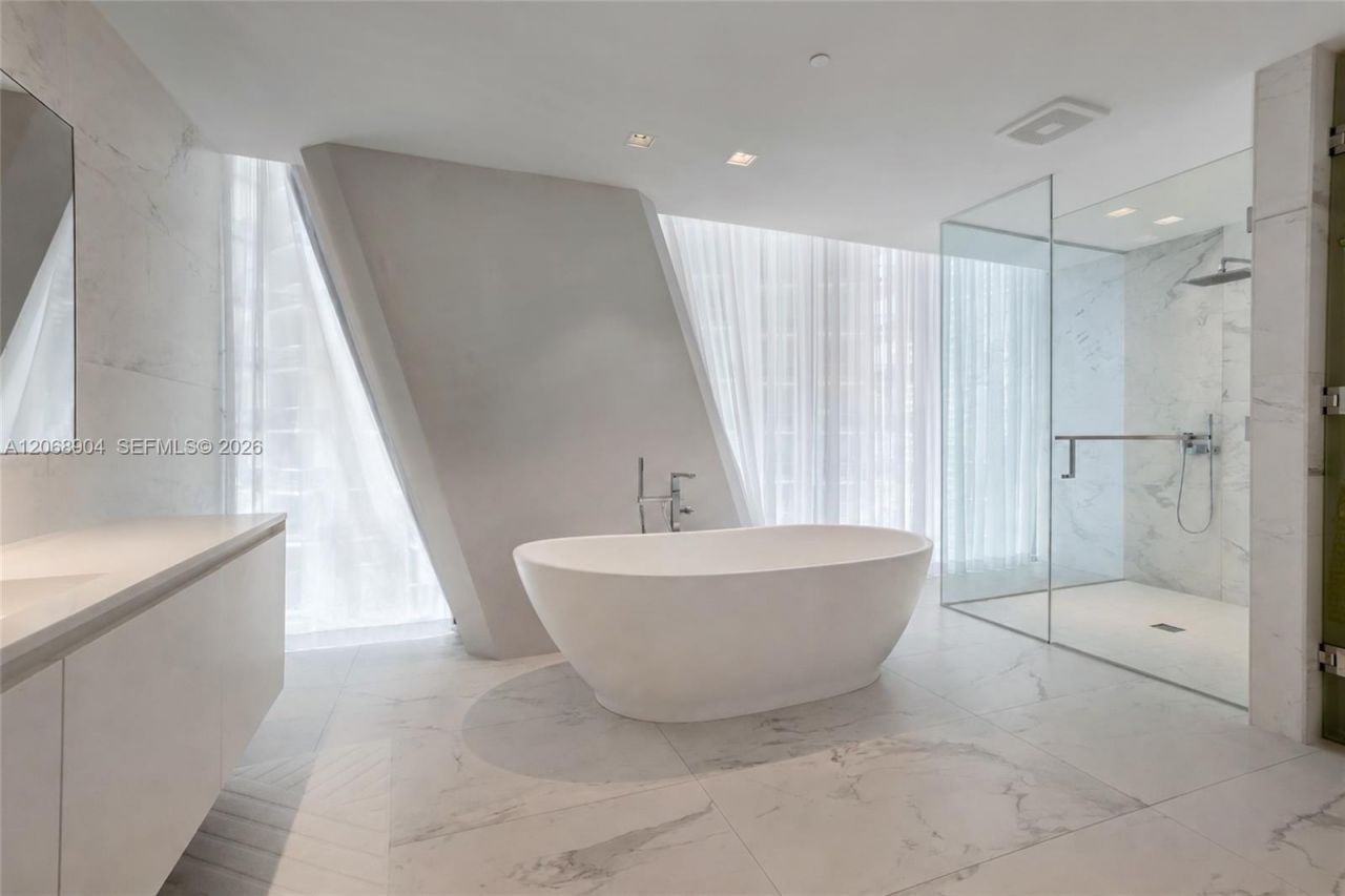 1000 Biscayne Blvd , Unit 3901, Miami, FL 33132 Photo