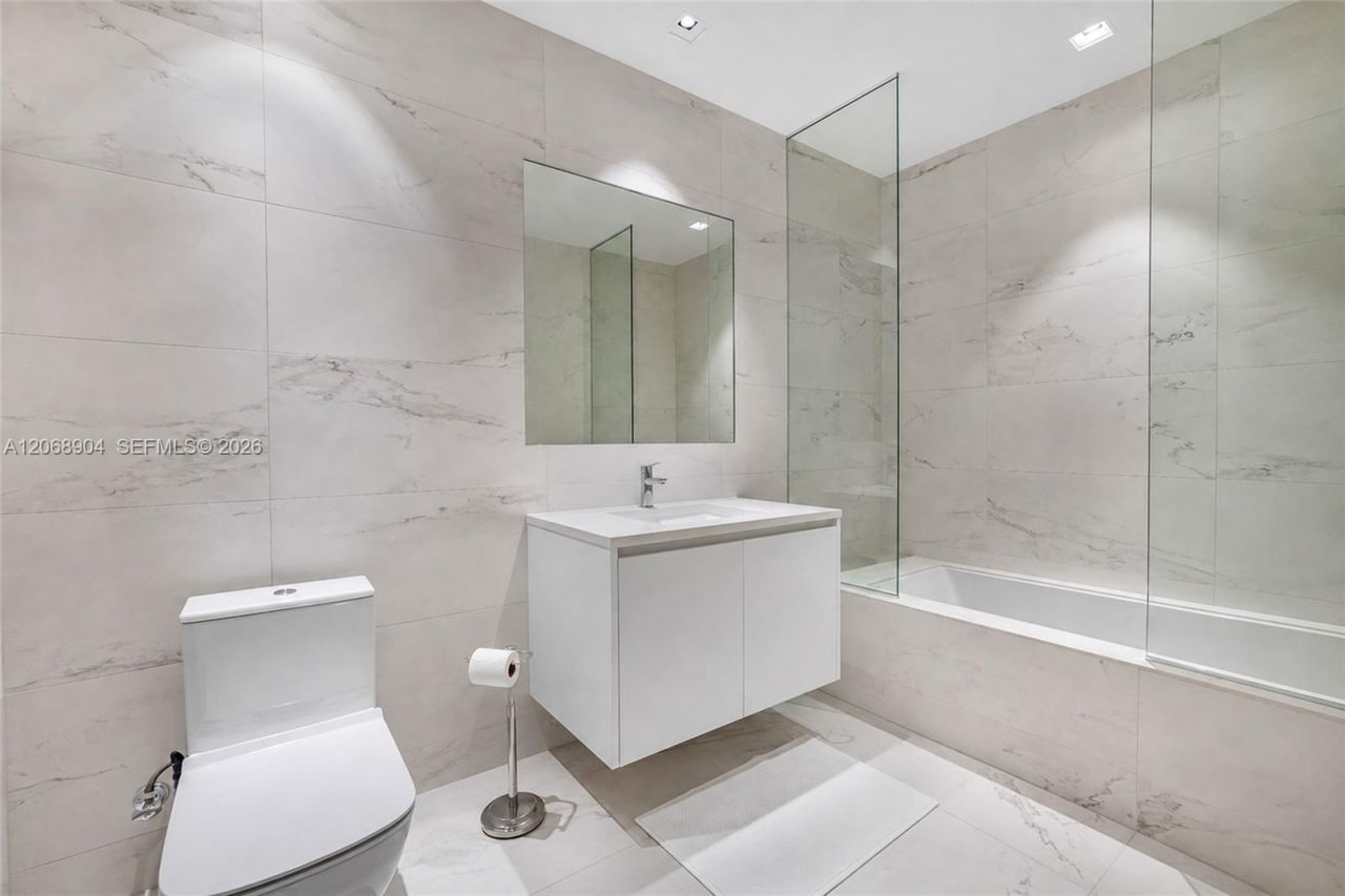 1000 Biscayne Blvd , Unit 3901, Miami, FL 33132 Photo