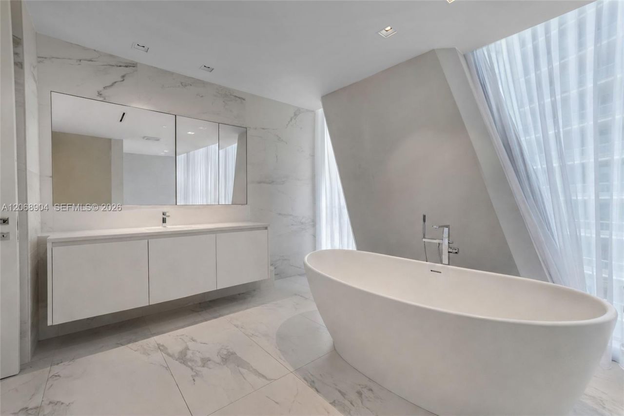 1000 Biscayne Blvd , Unit 3901, Miami, FL 33132 Photo