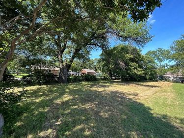 3806 Maybeth Street , Dallas, TX 75212