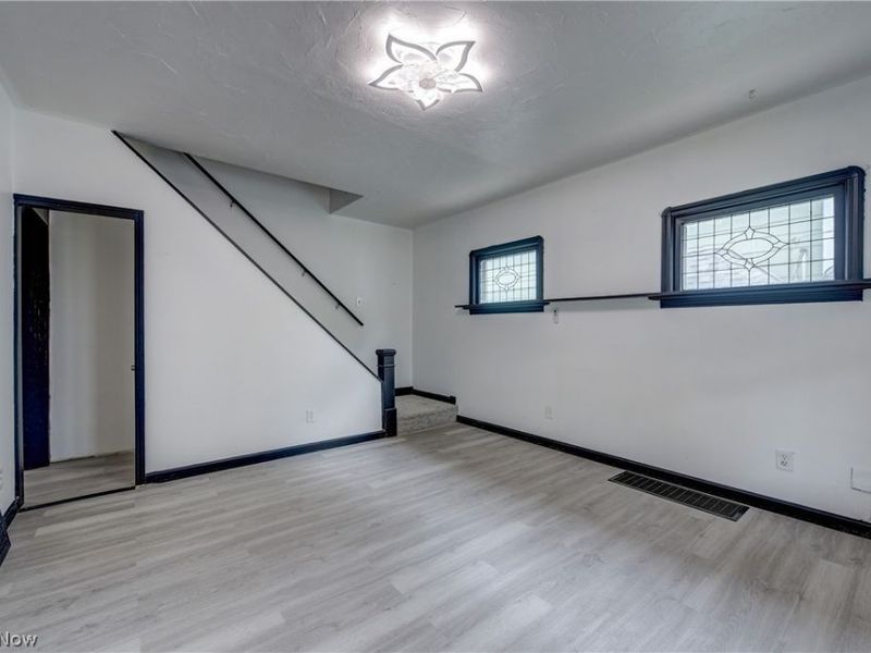 2718 Roanoke Avenue, Cleveland, OH 44109 Photo 10