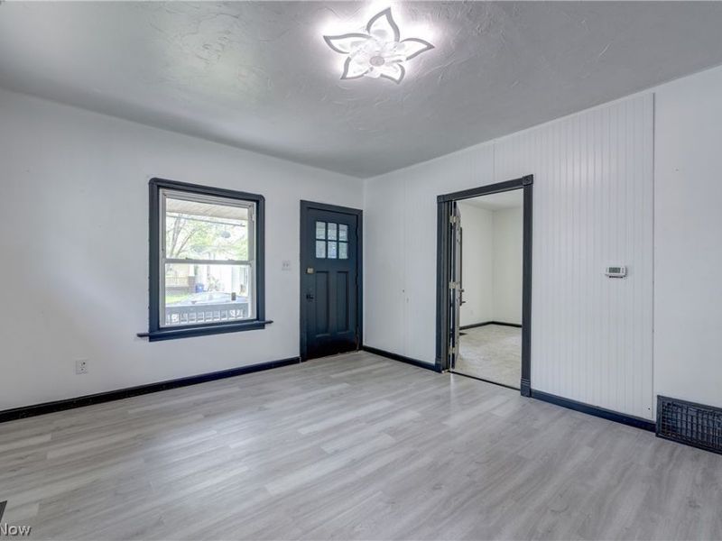 2718 Roanoke Avenue, Cleveland, OH 44109 Photo 12
