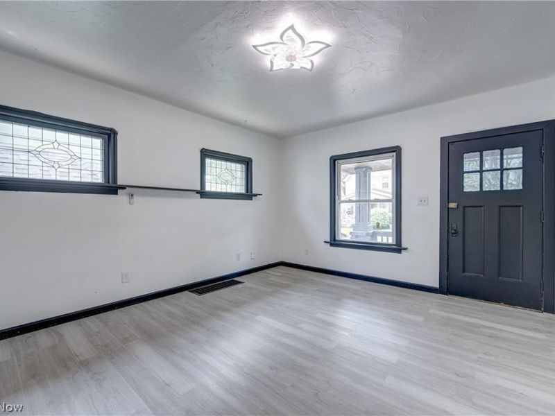 2718 Roanoke Avenue, Cleveland, OH 44109 Photo 13