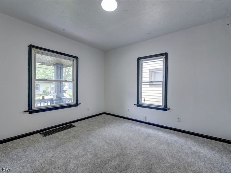 2718 Roanoke Avenue, Cleveland, OH 44109 Photo 14