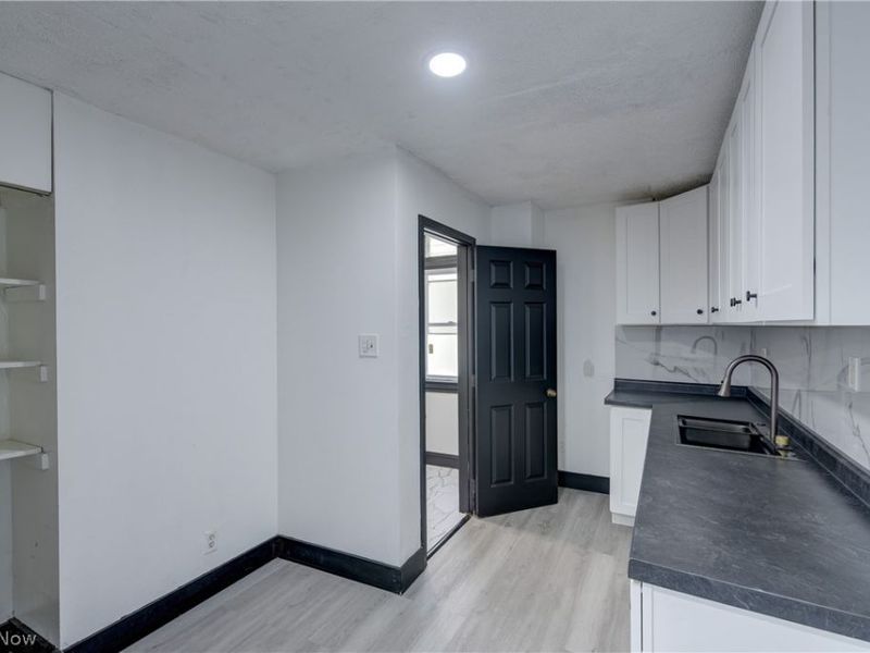 2718 Roanoke Avenue, Cleveland, OH 44109 Photo 17