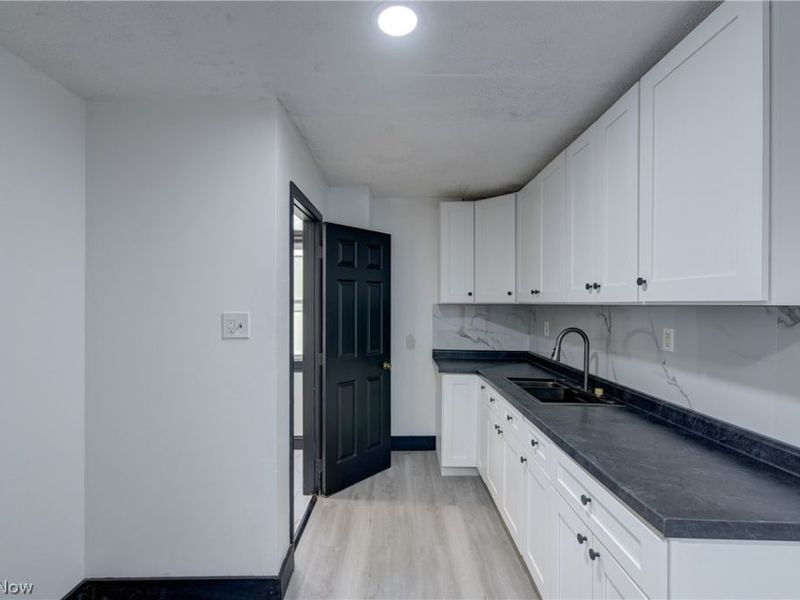 2718 Roanoke Avenue, Cleveland, OH 44109 Photo 18