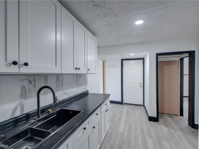2718 Roanoke Avenue, Cleveland, OH 44109 Photo 20