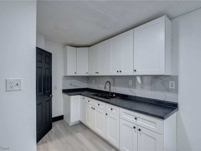 2718 Roanoke Avenue, Cleveland, OH 44109 Photo 21