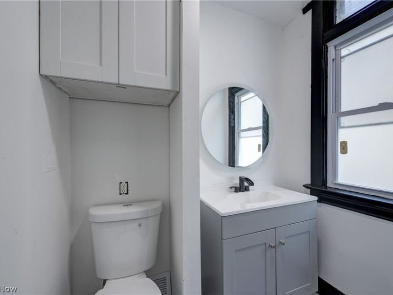 2718 Roanoke Avenue, Cleveland, OH 44109 Photo 22