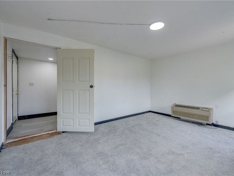 2718 Roanoke Avenue, Cleveland, OH 44109 Photo 23