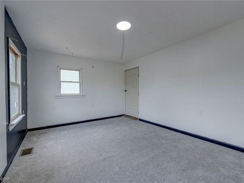 2718 Roanoke Avenue, Cleveland, OH 44109 Photo 24