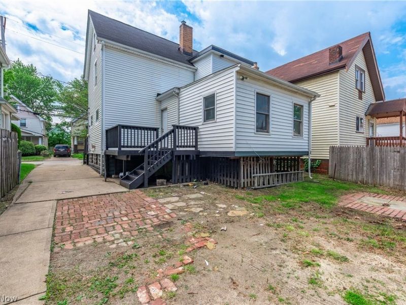 2718 Roanoke Avenue, Cleveland, OH 44109 Photo 3