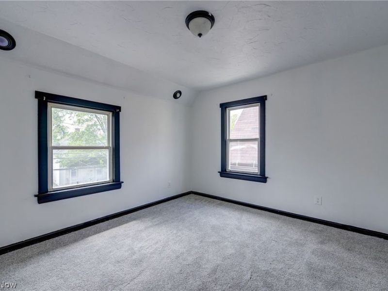 2718 Roanoke Avenue, Cleveland, OH 44109 Photo 31