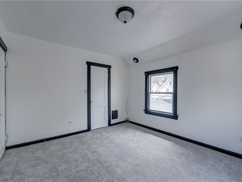 2718 Roanoke Avenue, Cleveland, OH 44109 Photo 32