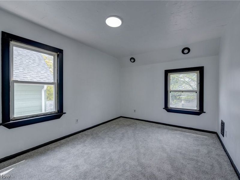 2718 Roanoke Avenue, Cleveland, OH 44109 Photo 34
