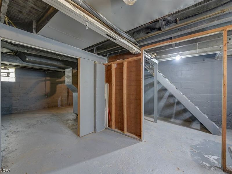 2718 Roanoke Avenue, Cleveland, OH 44109 Photo 37