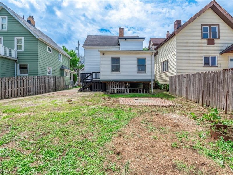 2718 Roanoke Avenue, Cleveland, OH 44109 Photo 4