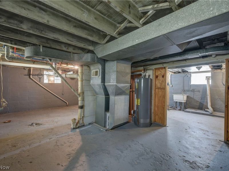 2718 Roanoke Avenue, Cleveland, OH 44109 Photo 40