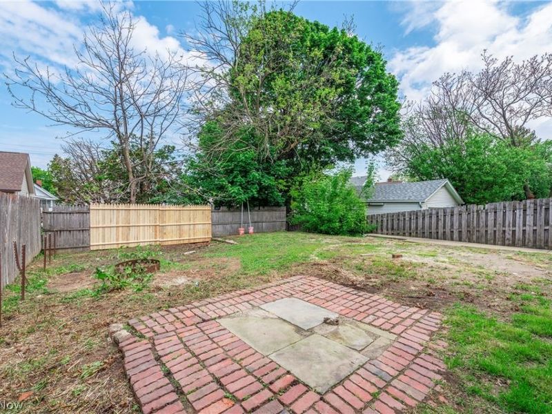 2718 Roanoke Avenue, Cleveland, OH 44109 Photo 5