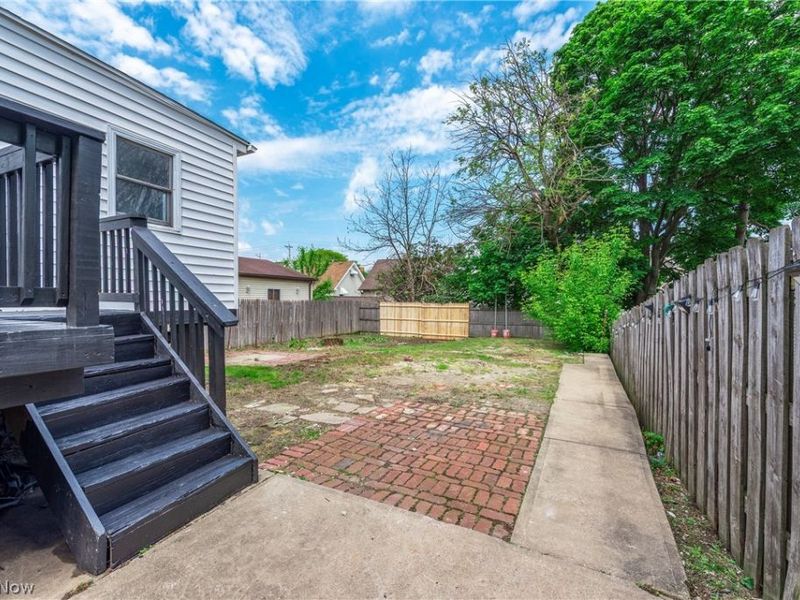 2718 Roanoke Avenue, Cleveland, OH 44109 Photo 7