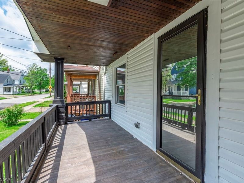 2718 Roanoke Avenue, Cleveland, OH 44109 Photo 8