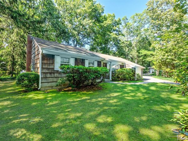 2625 Great Peconic Bay Boulevard , Laurel, NY 11948