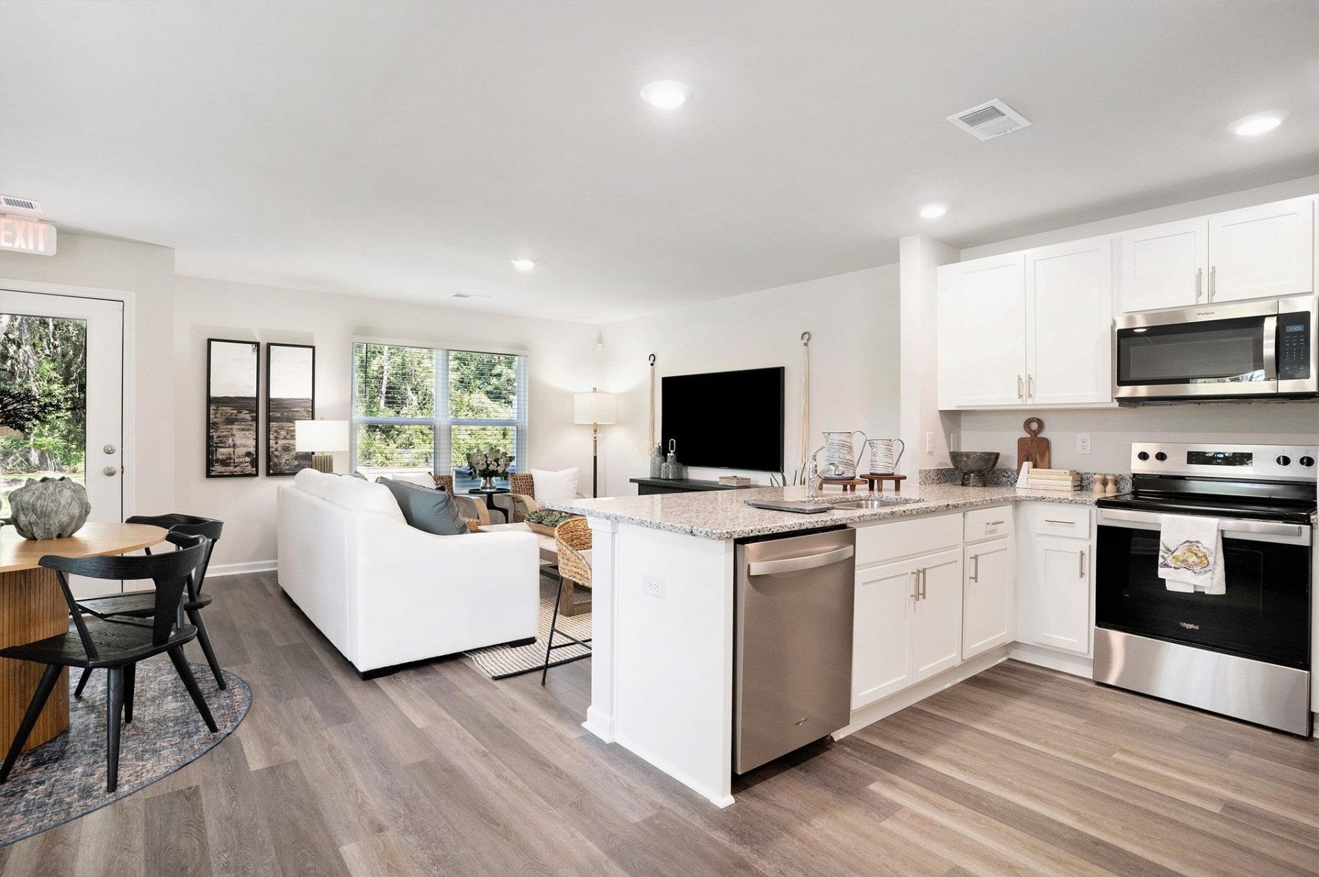 478 Gemstone Blvd Photo 10