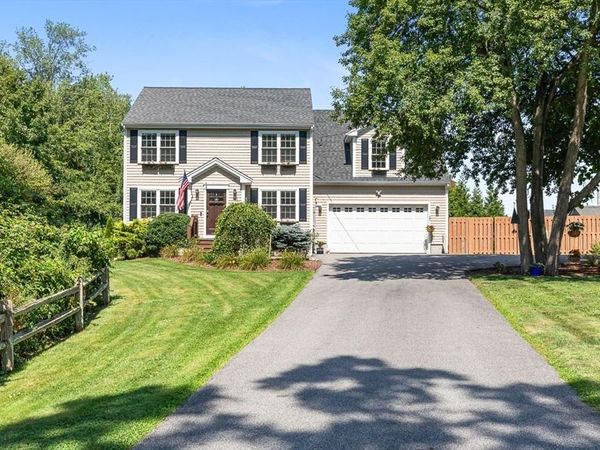 380 N Wheaton Ave, Seekonk, MA 02771