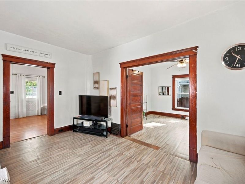 637 Dewey Avenue, Elyria, OH 44035 Photo 3