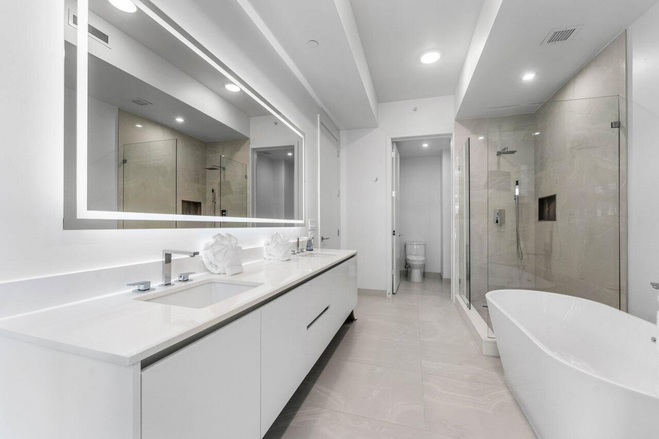 220 Lake Shore Drive, Unit 702, Lake Park, FL 33403 Photo