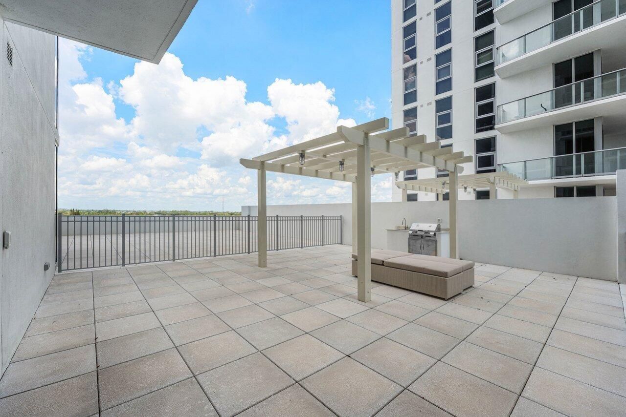 220 Lake Shore Drive, Unit 702, Lake Park, FL 33403 Photo