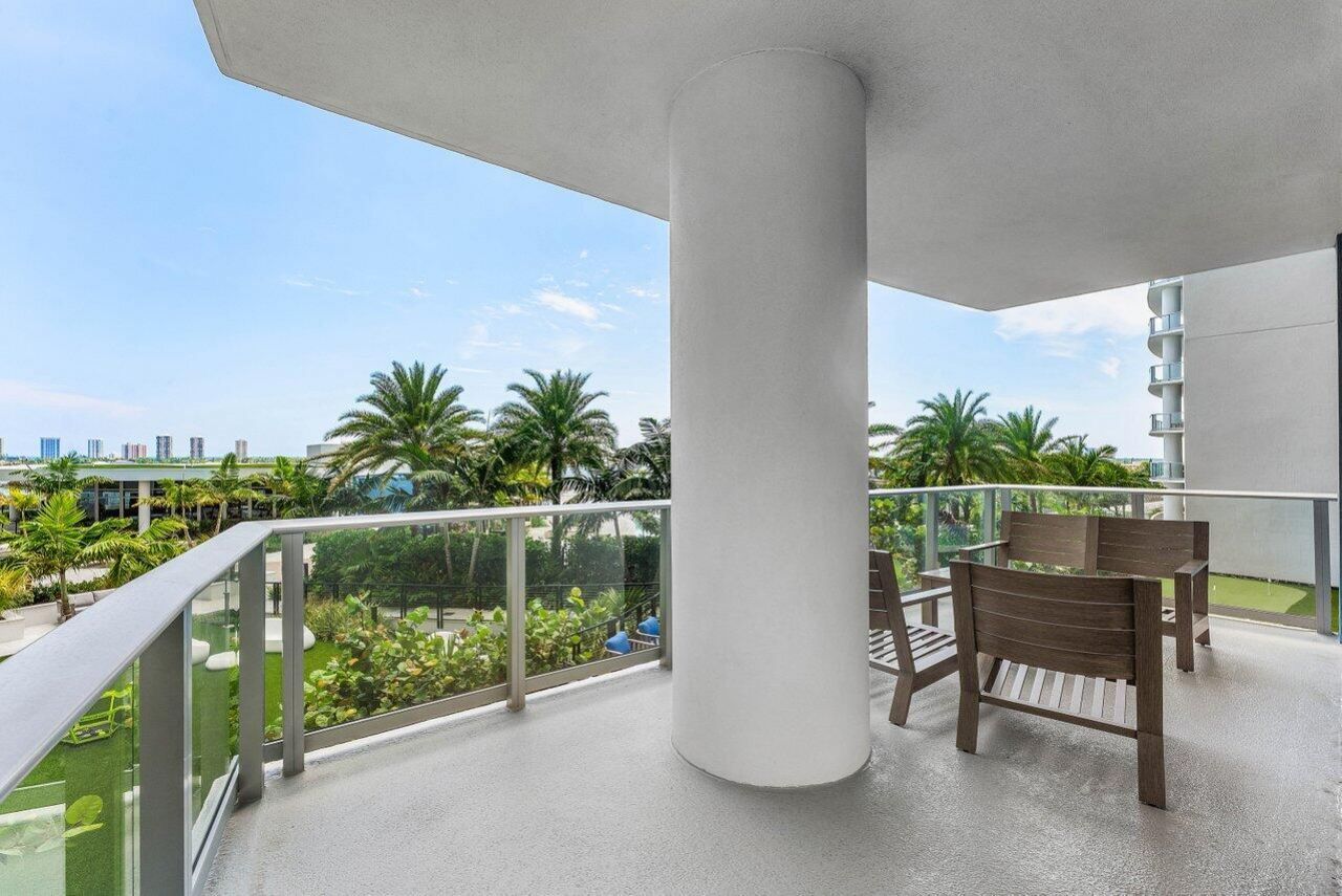220 Lake Shore Drive, Unit 702, Lake Park, FL 33403 Photo