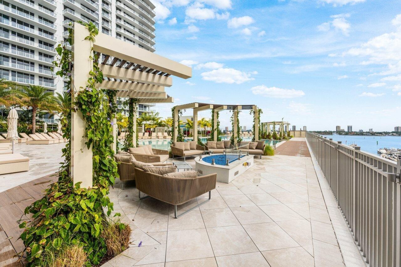 220 Lake Shore Drive, Unit 702, Lake Park, FL 33403 Photo