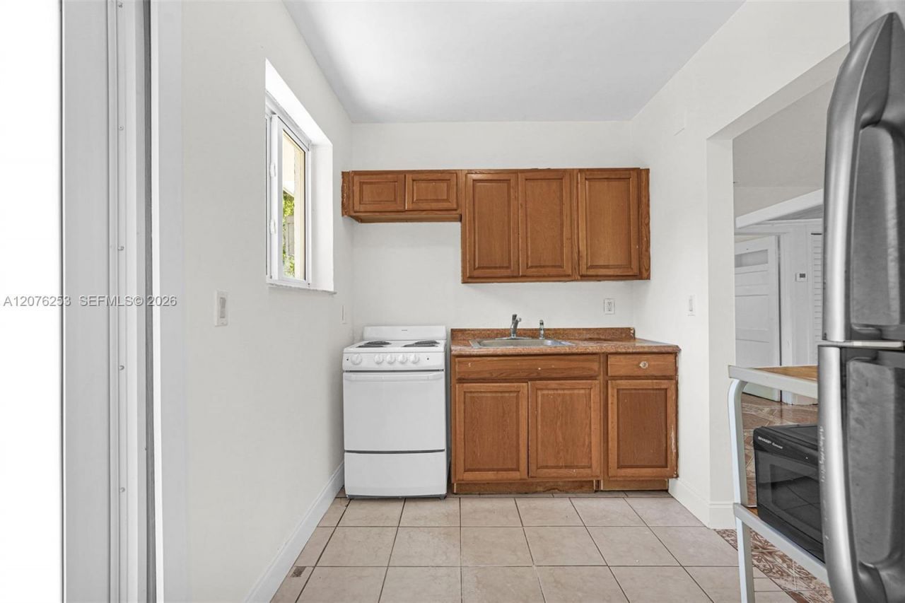 160 NW 45th St, Unit 2, Miami, FL 33127 Photo