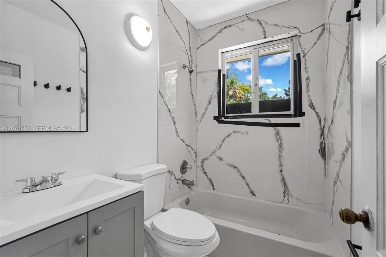 160 NW 45th St, Unit 2, Miami, FL 33127 Photo