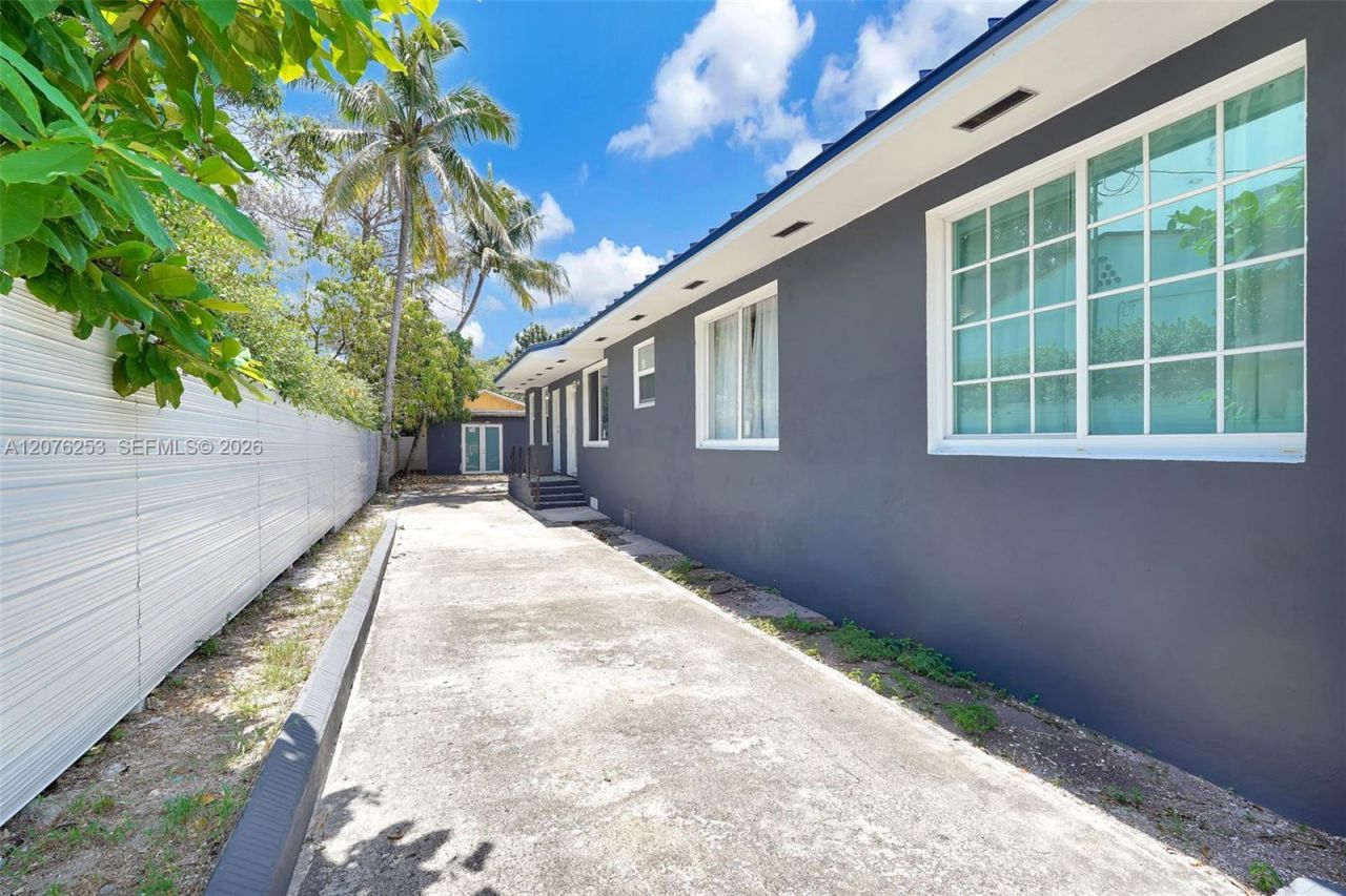 160 NW 45th St, Unit 2, Miami, FL 33127 Photo