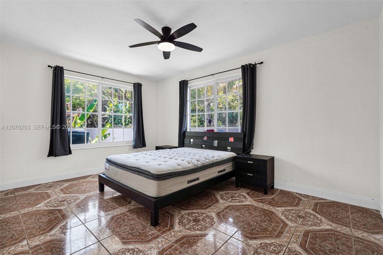 160 NW 45th St, Unit 2, Miami, FL 33127 Photo