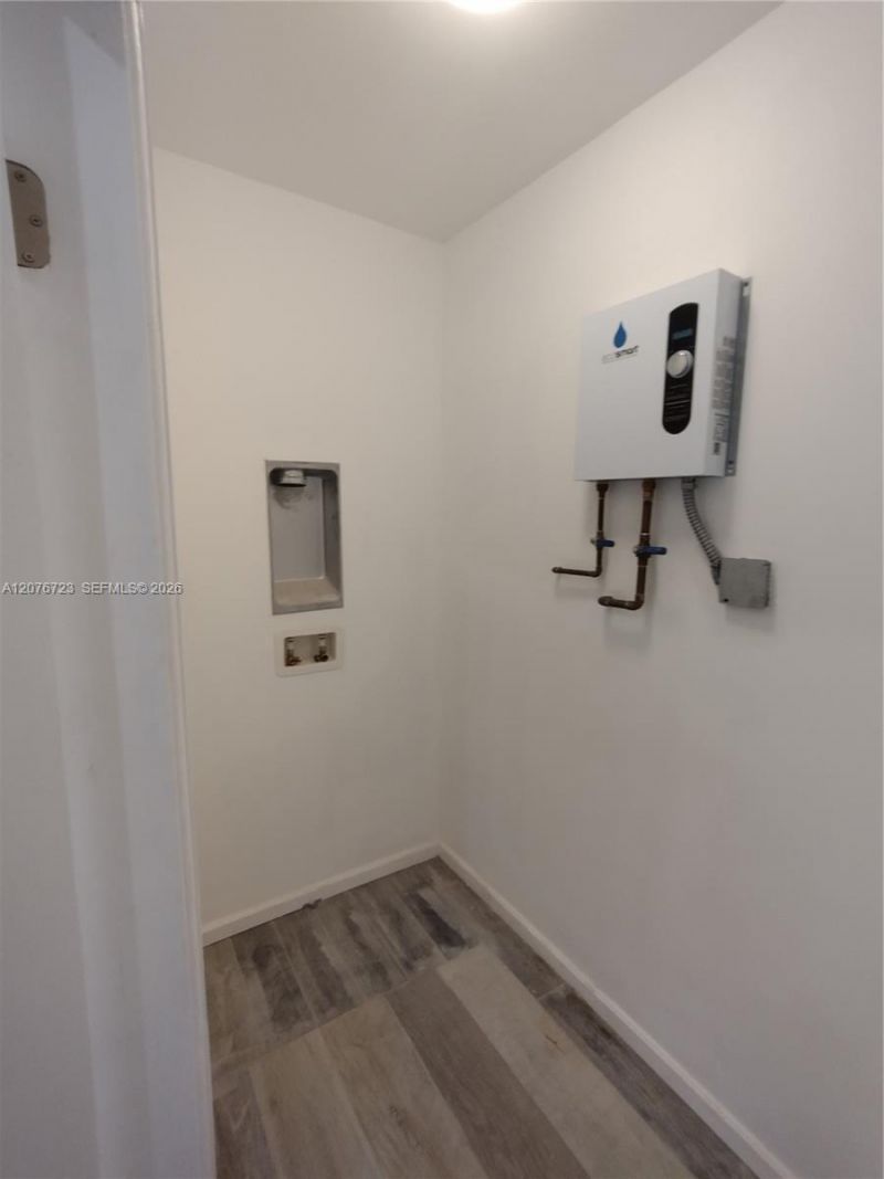 300 S Biscayne River Dr , Miami, FL 33169 Photo