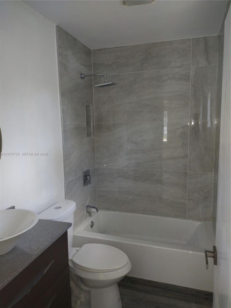300 S Biscayne River Dr , Miami, FL 33169 Photo