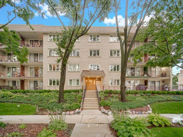 225 E Wing Street , Unit 302, Arlington Heights, IL 60004
