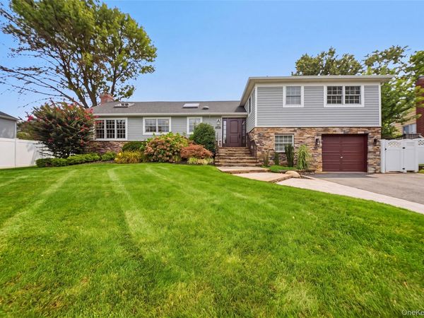 5 Renee Place , Massapequa Park, NY 11762