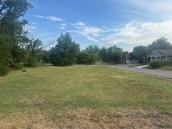 801 E 14th Street , Pawhuska, OK 74056